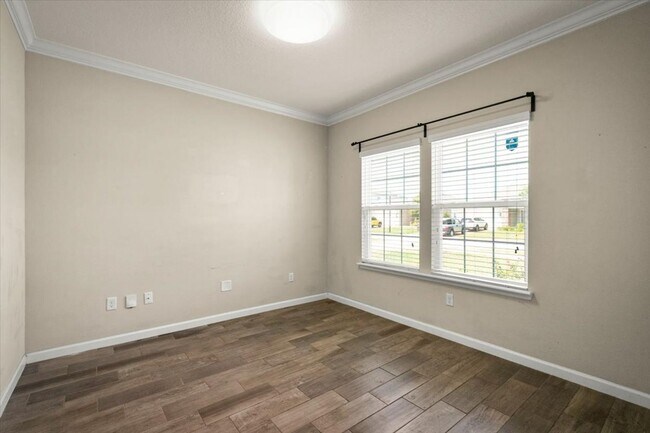 Building Photo - Beautiful 3/2 with Fully Fenced Backyard a...