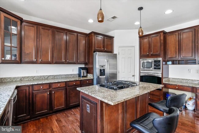 Building Photo - 301 Fontana Cir