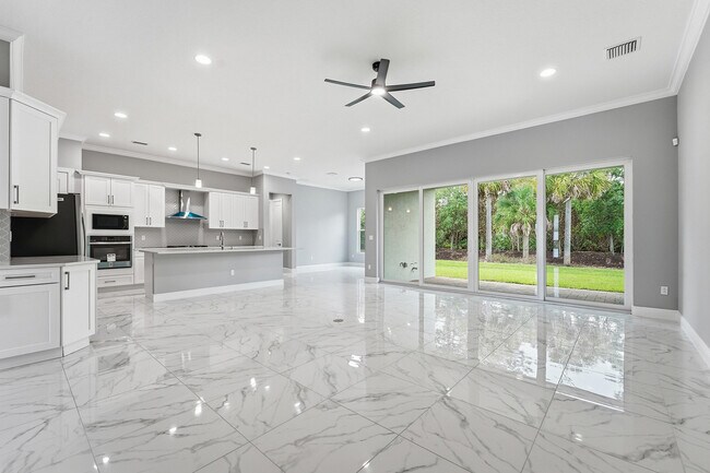 Building Photo - 6391 High Pointe Cir