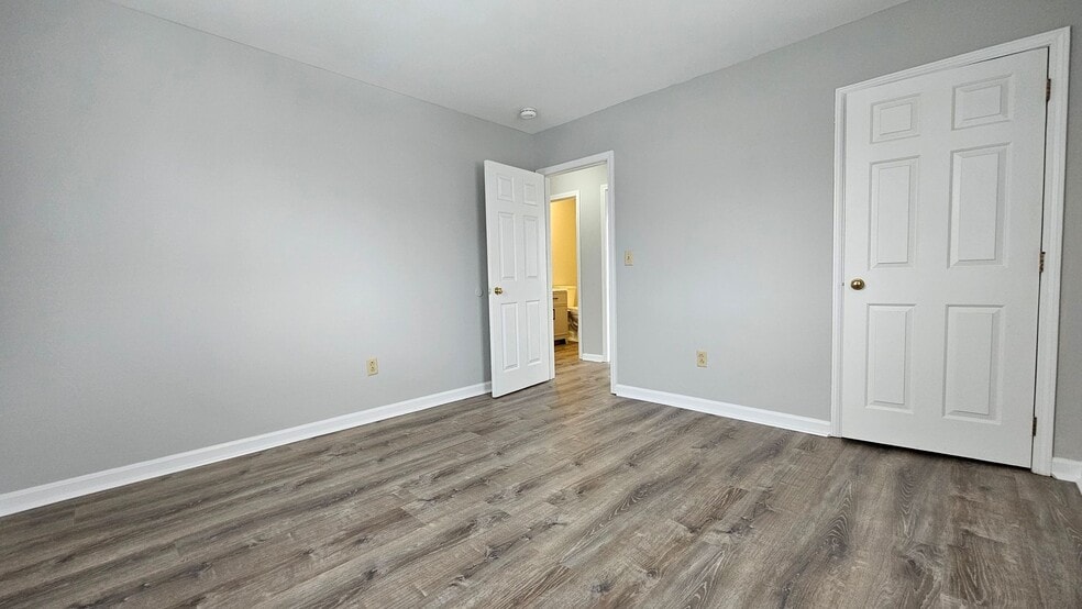 Building Photo - 158 Main St