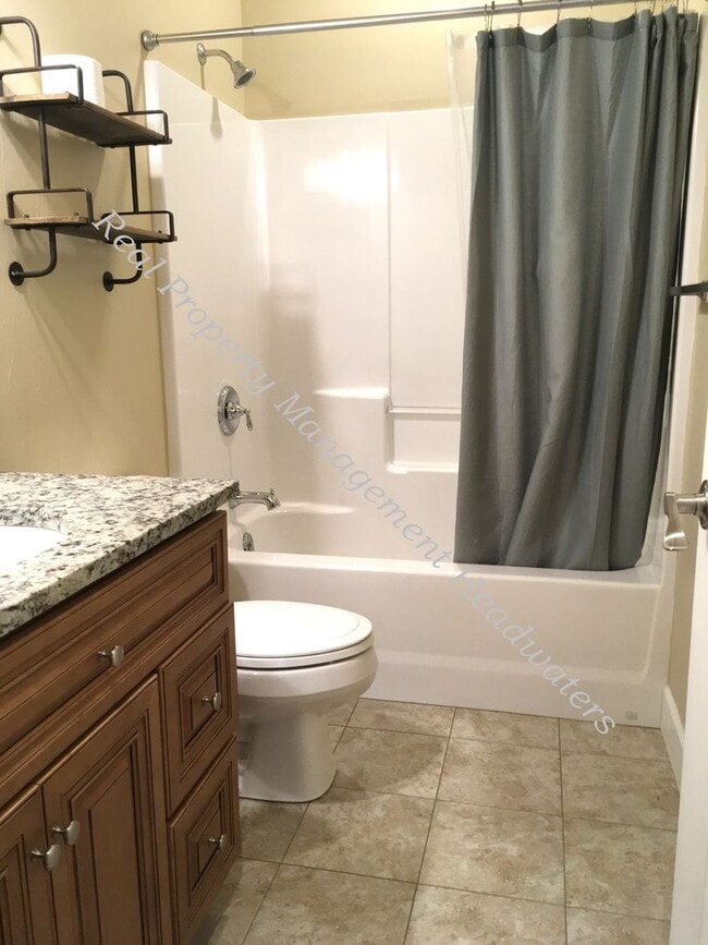 Building Photo - 5 Bedroom 3 Bath House for Rent