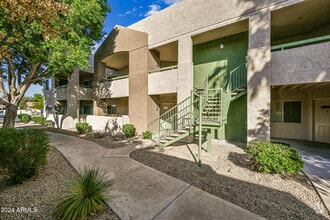 Building Photo - 1295 N Ash St