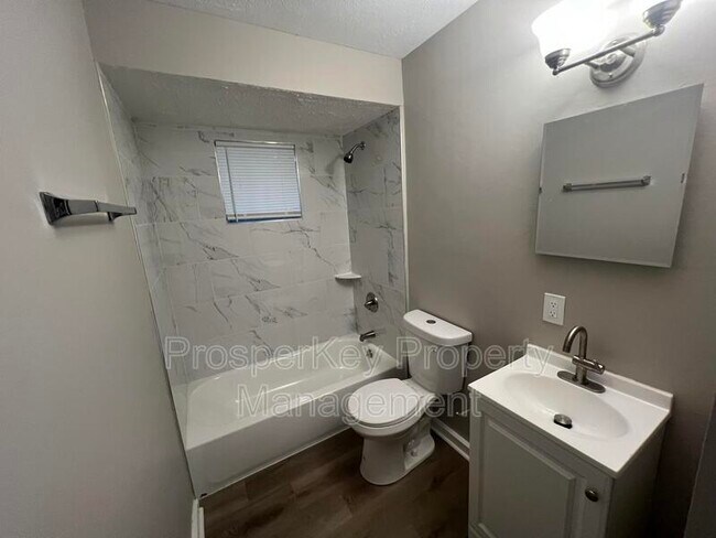 Building Photo - 502 Fall Dr