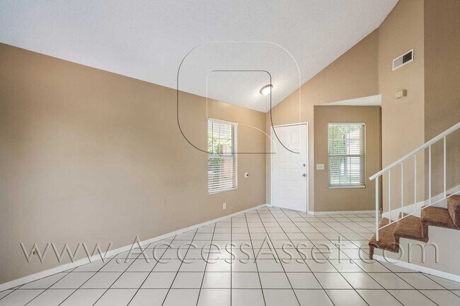 Building Photo - Charming and Bright Three-Bedroom Haven on Comotilo