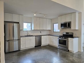 Building Photo - 2180 W Alameda St