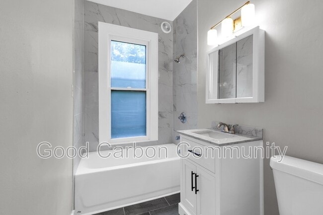 Building Photo - 246 Tremont St