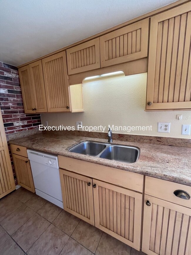 Building Photo - 4909 N Winery Cir
