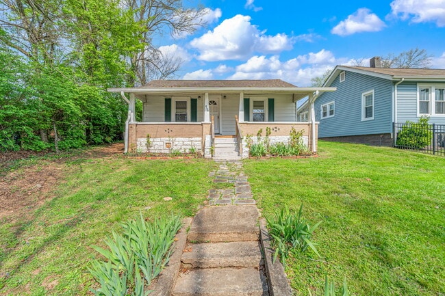 Building Photo - 2325 Cedar Ln