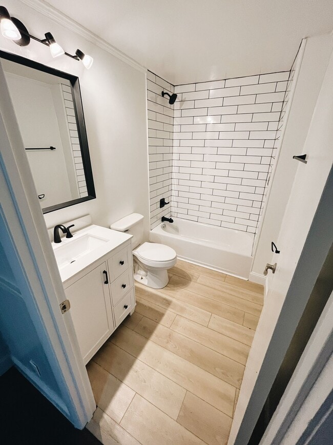 Building Photo - 862 Clematis Dr