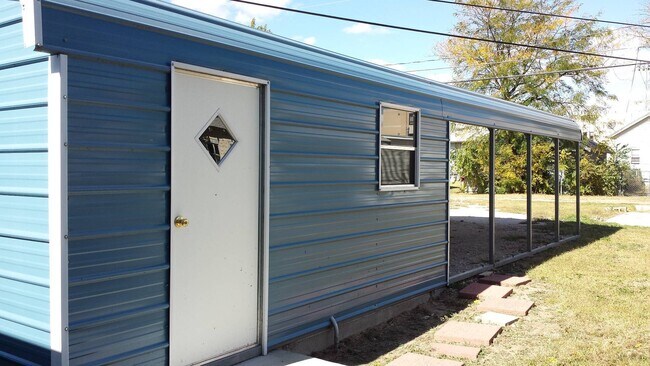 Building Photo - 2 Bedroom, 1 Bathroom House with Carport