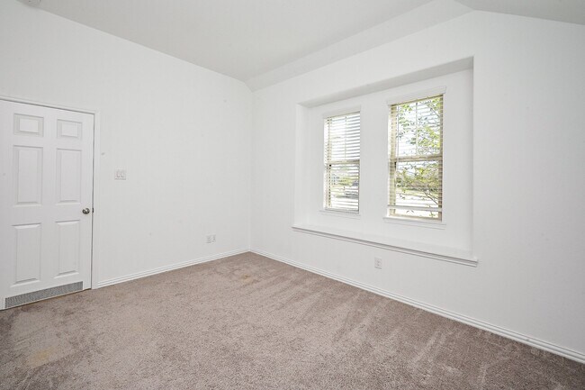 Building Photo - 12503 Highgrove Springs Dr