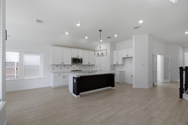 Building Photo - 700 Pistachio Pkwy