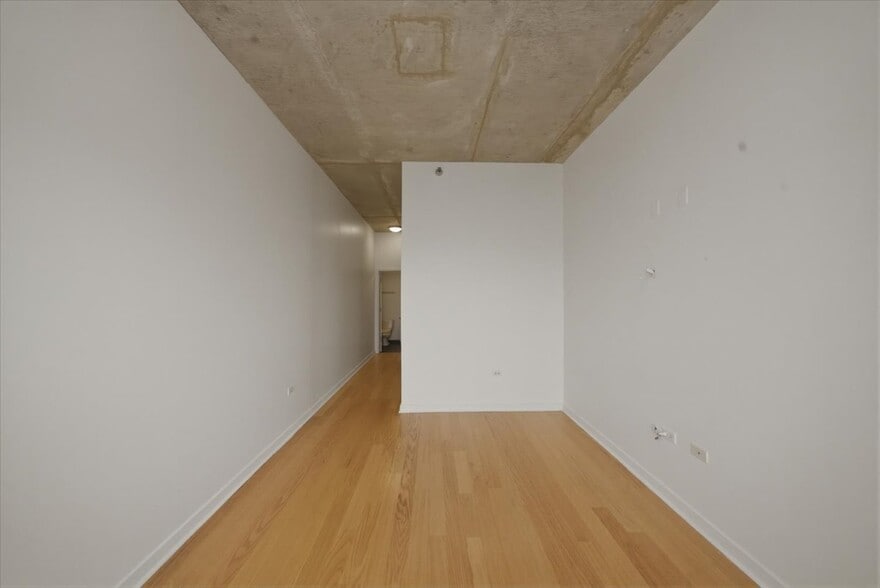 Building Photo - 235 W Van Buren St