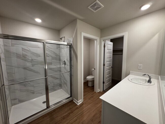 Building Photo - Spectacular brand NEW 4 Bedroom 2 Bathroom...