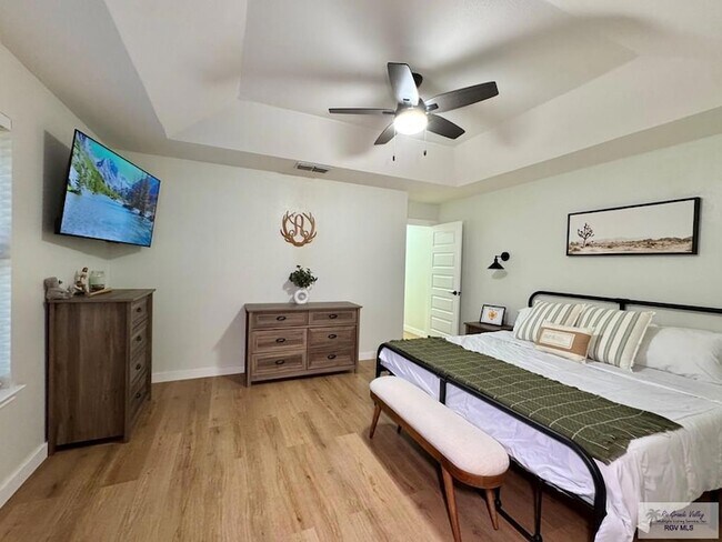 Building Photo - 35059 Anaqua Dr