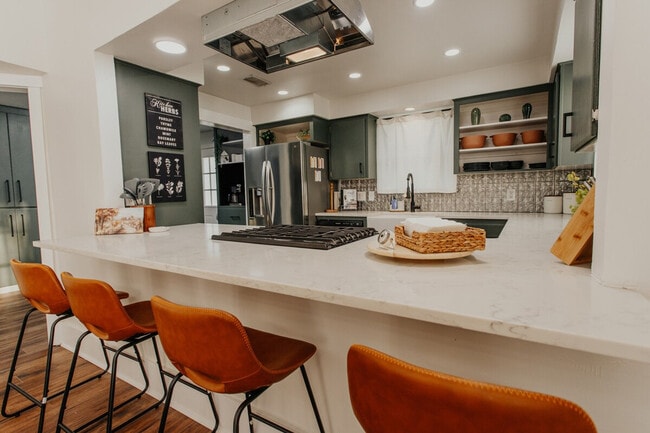 Building Photo - 3728 Homan Ave