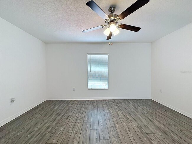 Building Photo - 1407 Hillsborough Way