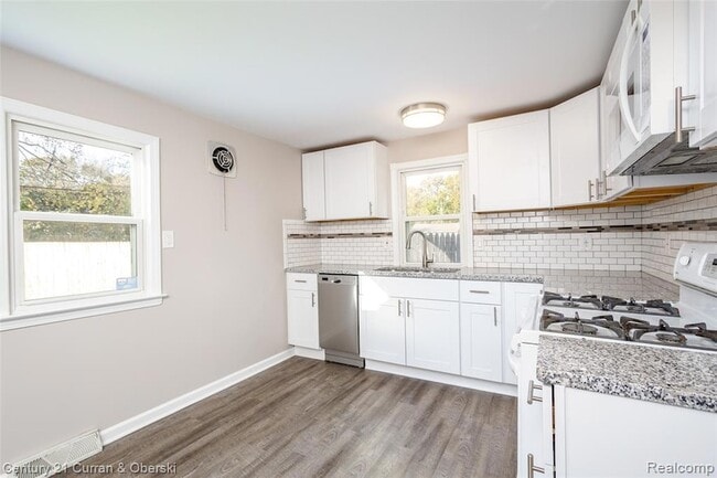 Building Photo - 26361 Parkington St