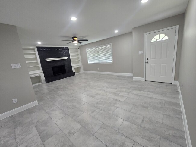 Building Photo - 422 West St