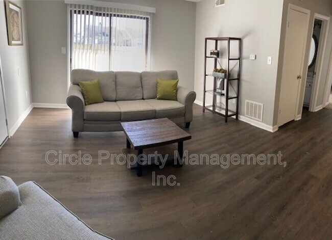 Building Photo - 2021 Highridge Dr SW