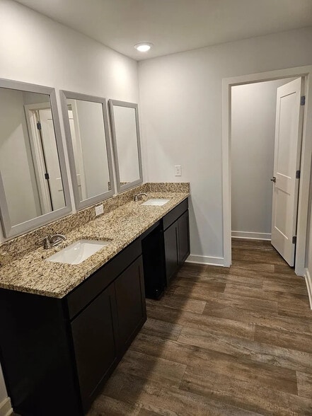 Building Photo - Room in House on Hibiscus Wy