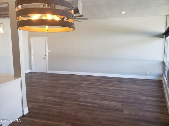 Building Photo - 301 W Medlock Dr