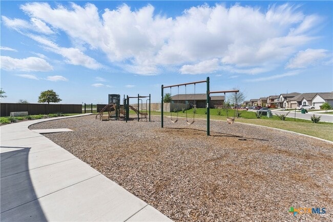 Building Photo - 211 Summit Dr