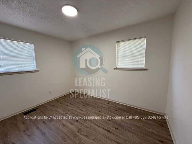 Building Photo - Charming South East OKC Home AVAILABLE FOR IMMEDIATE MOVE IN!