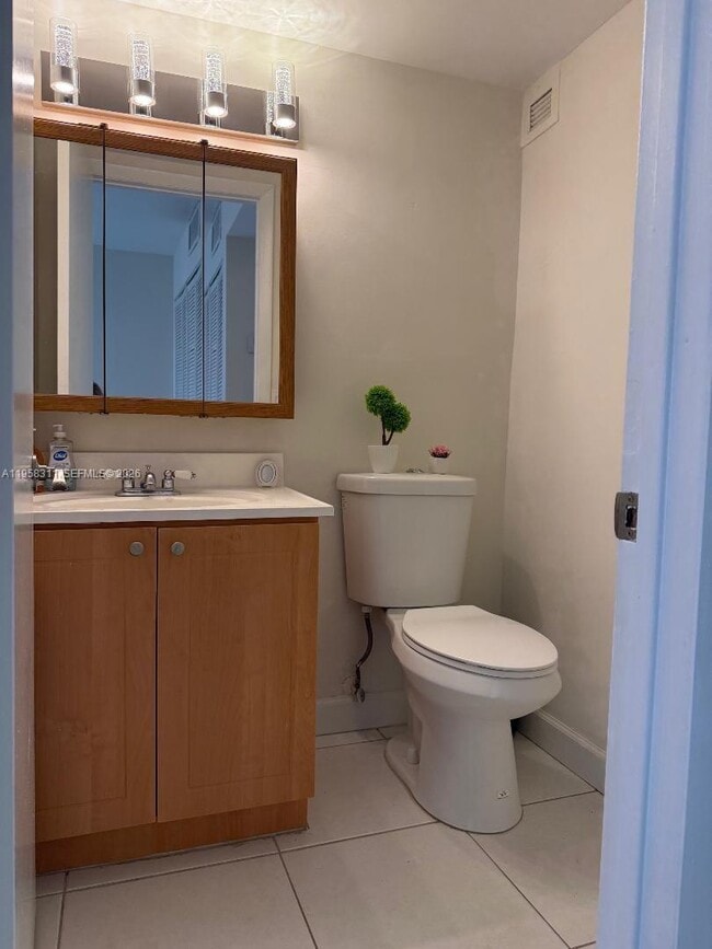 Building Photo - 16919 N Bay Rd