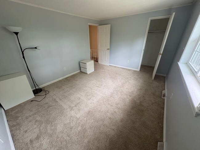 Building Photo - Newly updated 2 Bedroom Townhouse in quite neighborhood