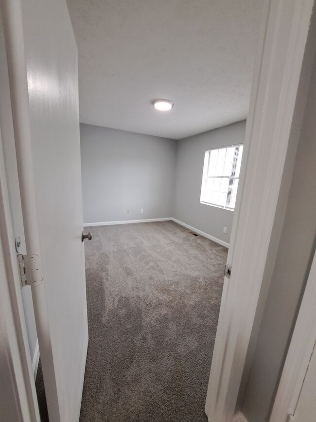 Building Photo - Newly Remodeled 2Bed/2.5Bath Townhome For ...