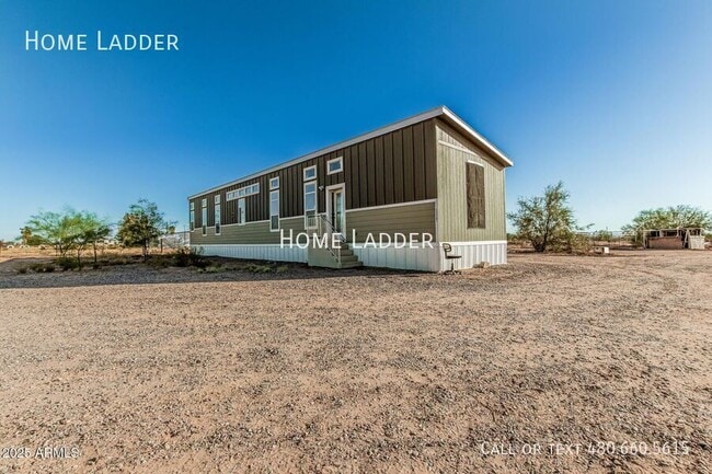 Building Photo - 32567 W Santa Cruz Ave