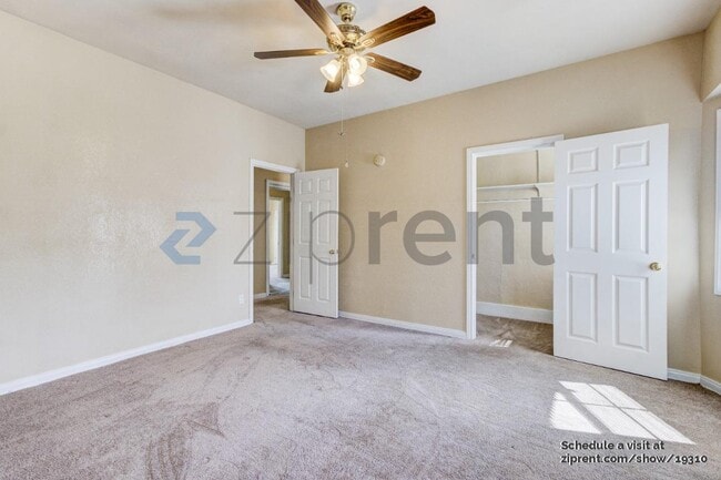 Building Photo - 4062 S Budlong Ave