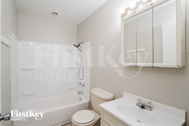 Building Photo - 4315 Standish Dr