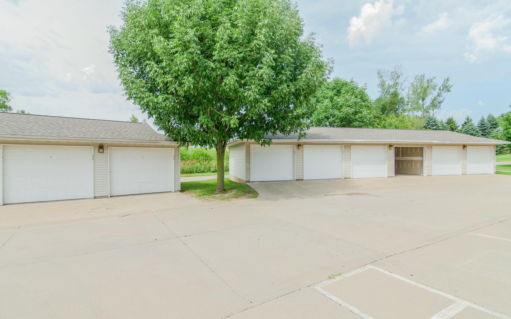 Building Photo - 2518 Rushmore Dr