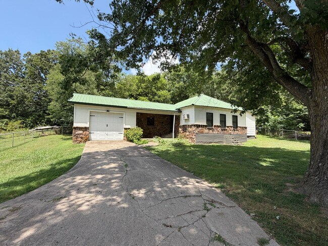 Building Photo - 475972 E 740 Rd