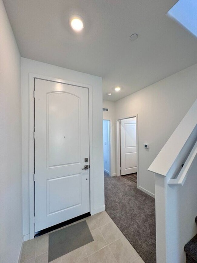 Building Photo - Brand new 4 bedroom Winchester home with a...
