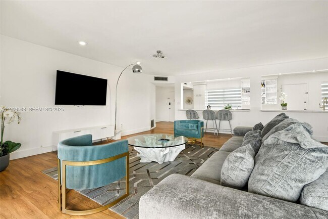 Building Photo - 1350 NE 191st St