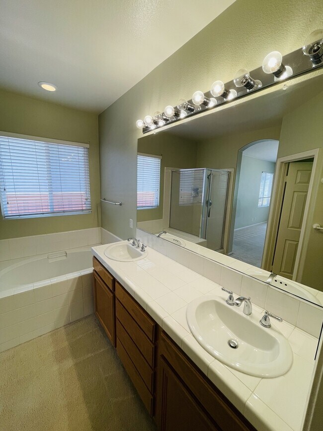 Building Photo - 30962 Crystalaire Dr