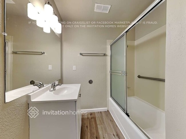 Building Photo - 2401 N Narrows Dr