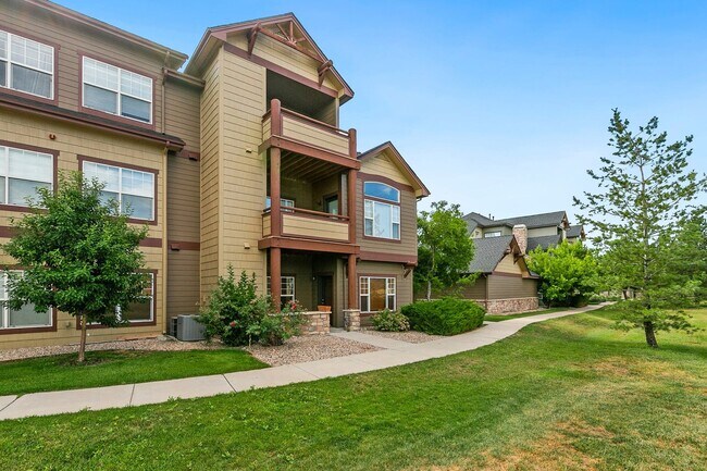 Building Photo - Top-Floor Condo with Unbeatable Mountain Views!