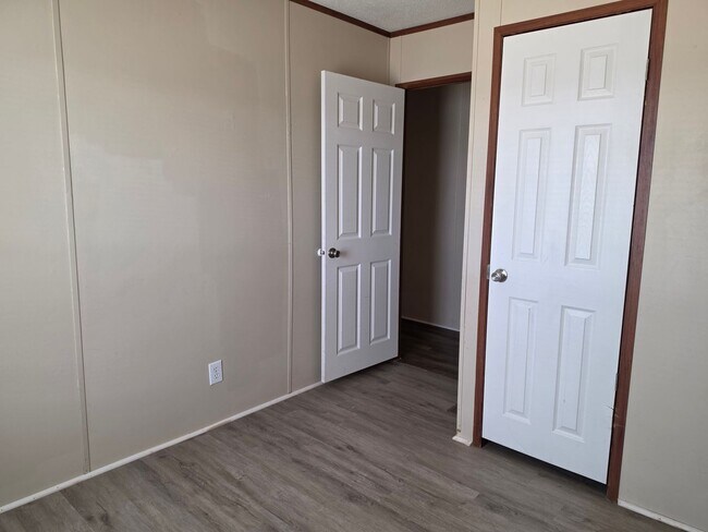 Building Photo - 3 bedroom 2 bath in Clovis