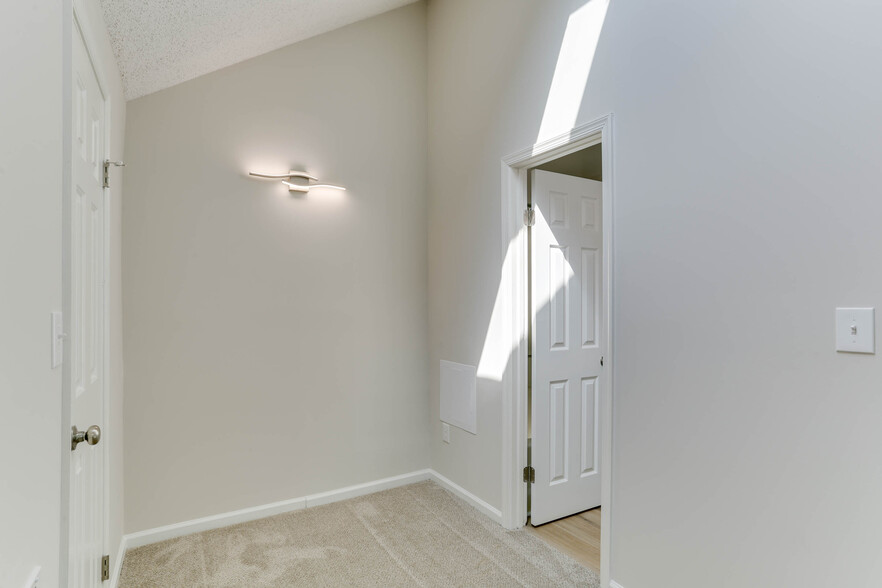 2nd Floor Primary Bedroom Sitting Area - 1553 Penrose Arch