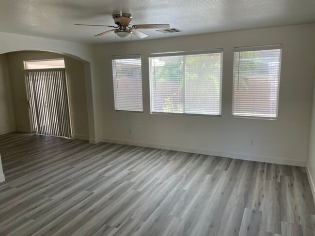 Building Photo - 4 Bd 2 story Home 89148