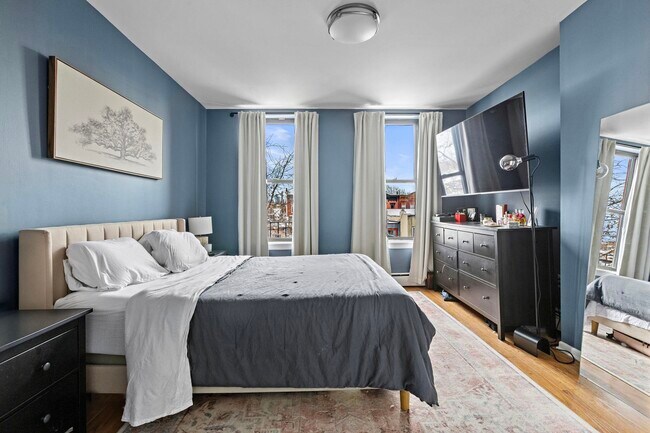 Building Photo - 935 Park Ave