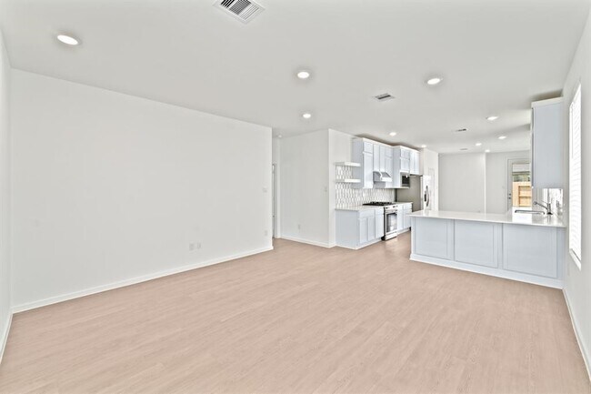 Building Photo - 6663 Sunset Velvet Dr