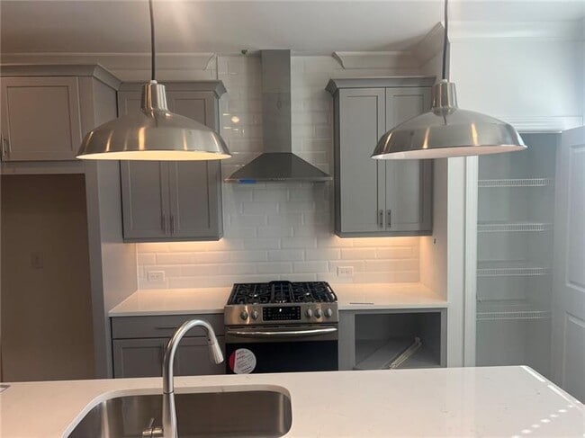 Building Photo - 4400 Sims Park Pl.