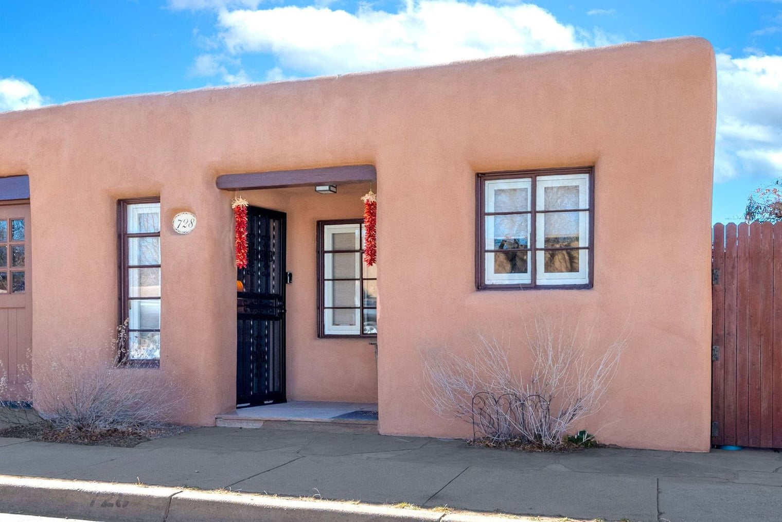 Building Photo - 325 Sena St