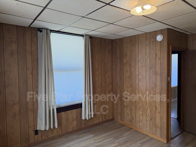 Building Photo - 1104 S 11th St