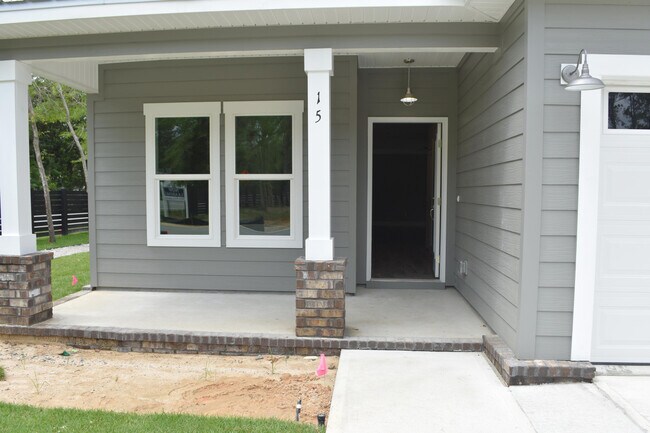 Building Photo - 15 Oakfield Dr